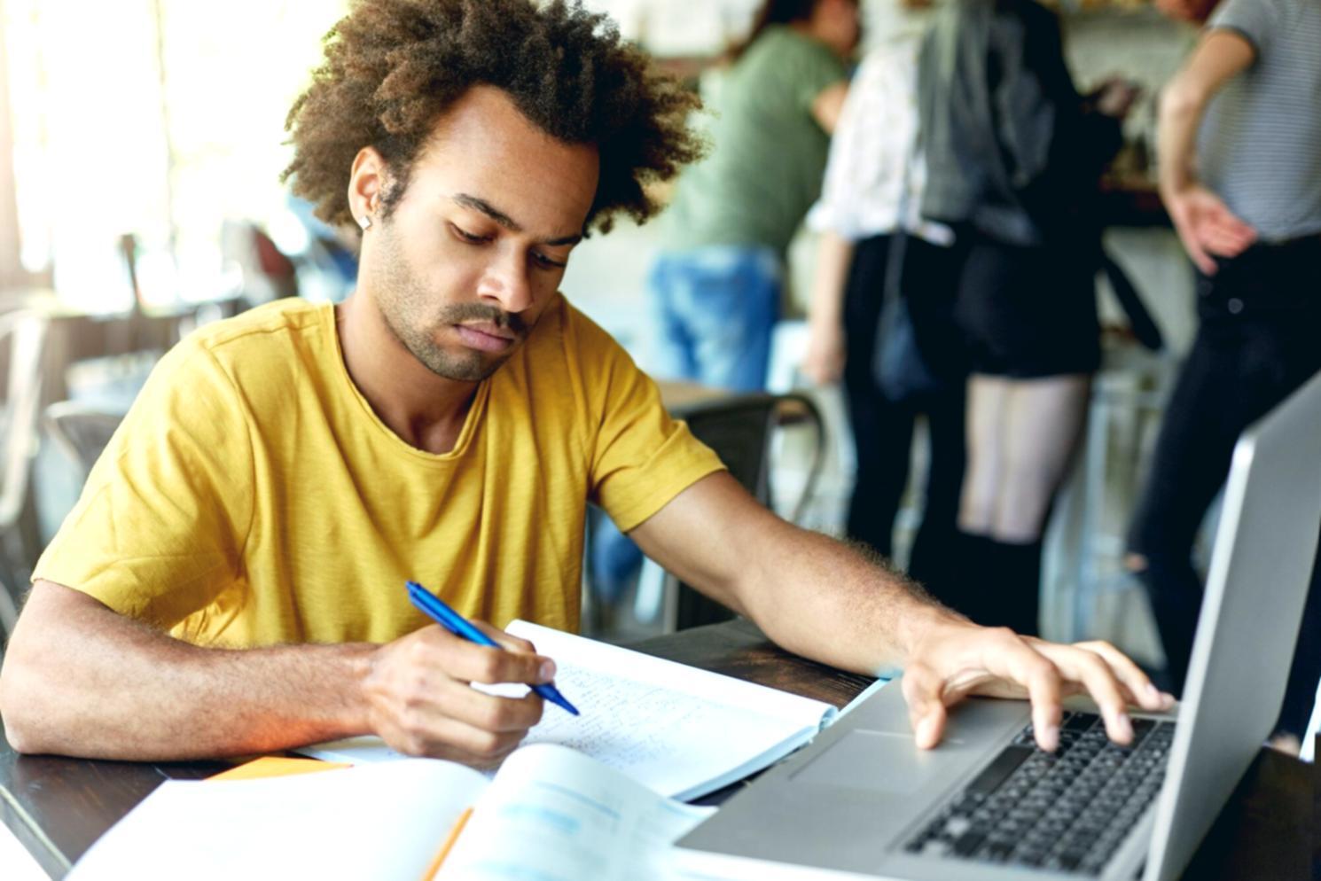 Financial analysis and planning session with Australian business owner